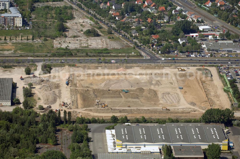 Berlin from the bird's eye view: Blick auf die IKEA-Baufläche an der Landsberger Allee Ecke Rhinstrasse in Berlin Hohenschönhausen. Nach dem Abriß der alten Großhandelslagerhallen aus DDR-Zeiten und Beräumung des Geländes an der Ferdinand-Schulze-Strasse sind derzeit die Tiefbauvorbereitungsarbeiten für ein neues Einrichtungshaus im vollem Gange. Ebenfalls für im laufenden Jahr ist der Start der eigentlichen Bauarbeiten zur Errichtung des Rohbaus zu erwarten. Die erforderlichen Genehmigungsprozeduren sollen demnächst abgeschlossen sein.