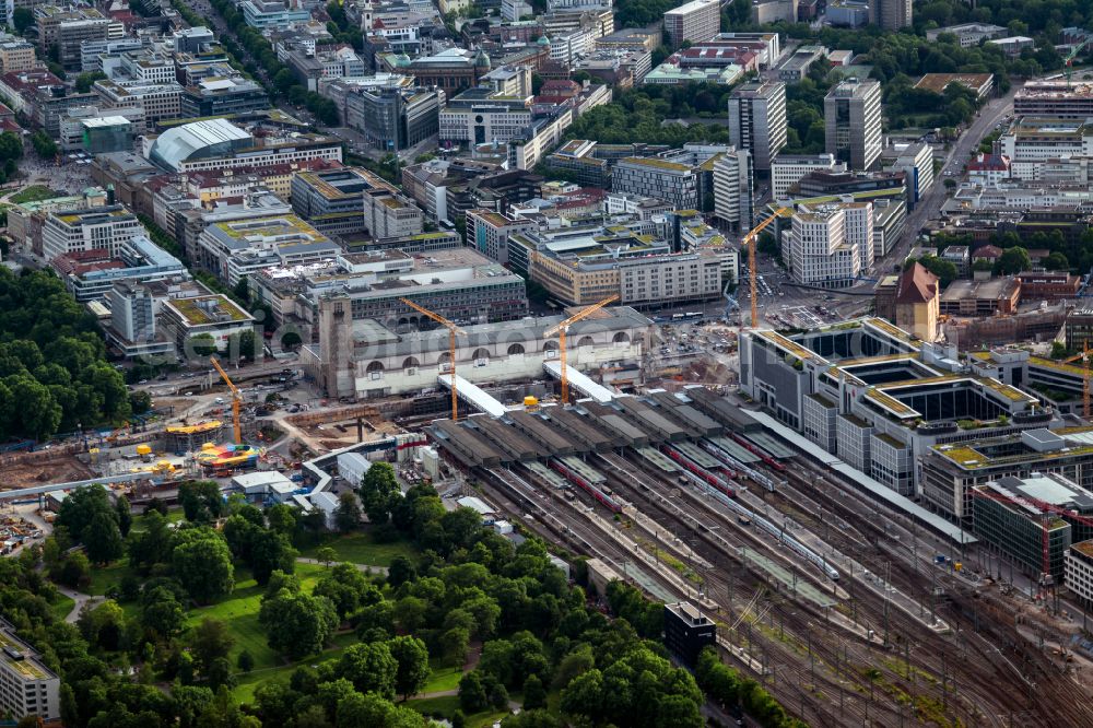 Aerial image Stuttgart - Building of the main station of the railway and construction site for the development project Stuttgart 21 on place Arnulf-Klett-Platz in the district Stadtzentrum in Stuttgart in the state of Baden-Wurttemberg