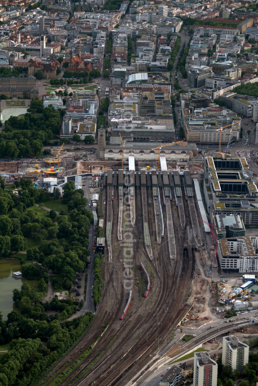 Stuttgart from above - Building of the main station of the railway and construction site for the development project Stuttgart 21 on place Arnulf-Klett-Platz in the district Stadtzentrum in Stuttgart in the state of Baden-Wurttemberg