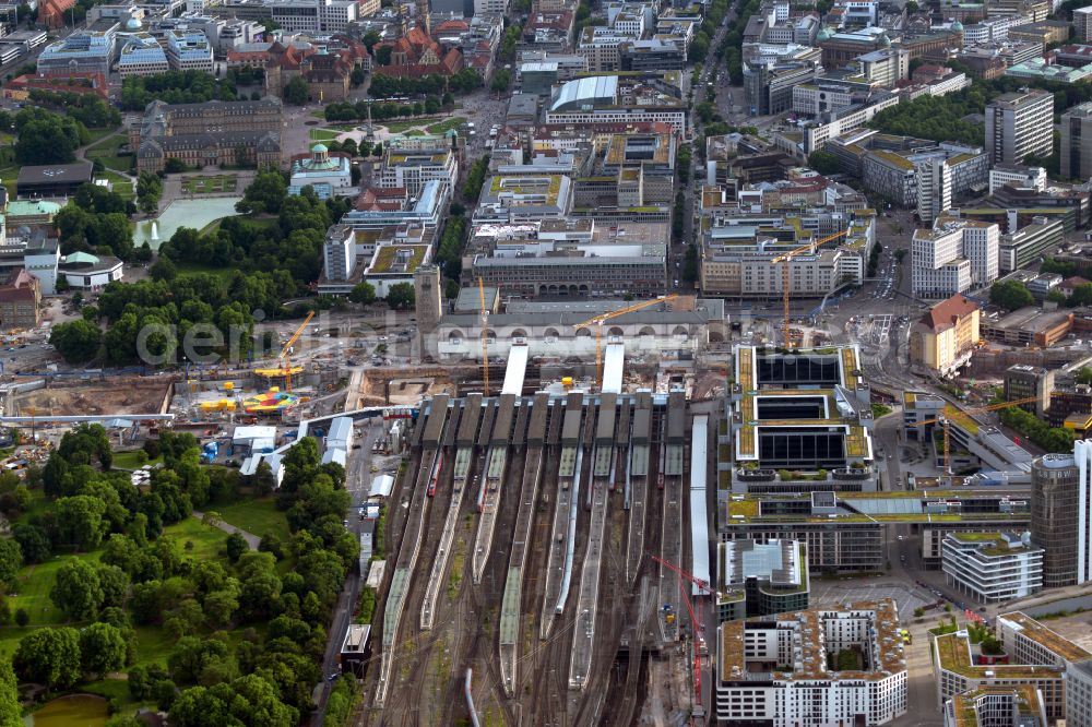 Stuttgart from the bird's eye view: Building of the main station of the railway and construction site for the development project Stuttgart 21 on place Arnulf-Klett-Platz in the district Stadtzentrum in Stuttgart in the state of Baden-Wurttemberg