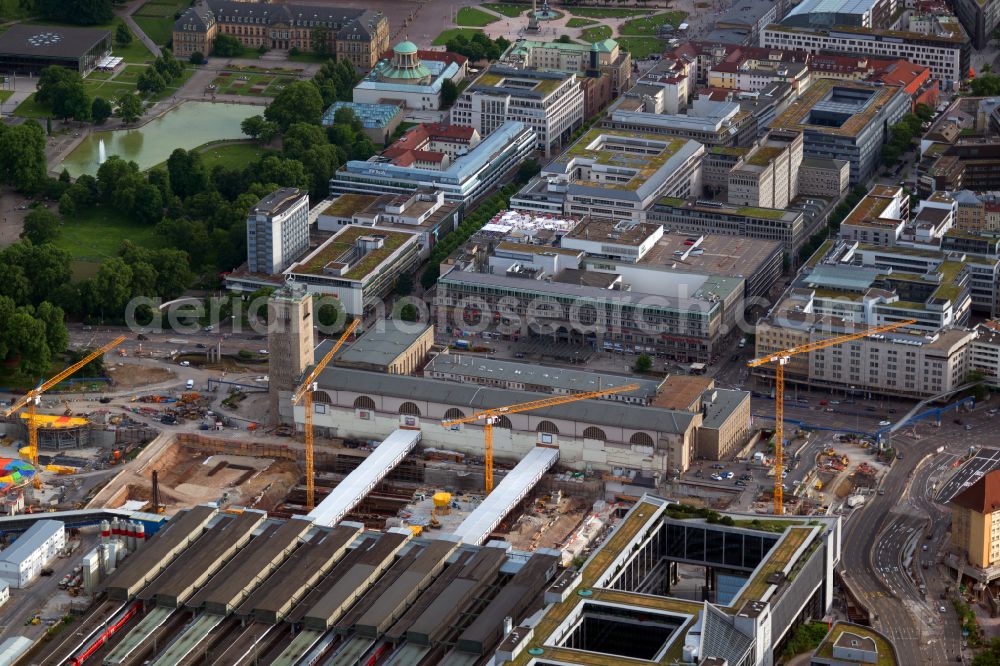 Aerial photograph Stuttgart - Building of the main station of the railway and construction site for the development project Stuttgart 21 on place Arnulf-Klett-Platz in the district Stadtzentrum in Stuttgart in the state of Baden-Wurttemberg