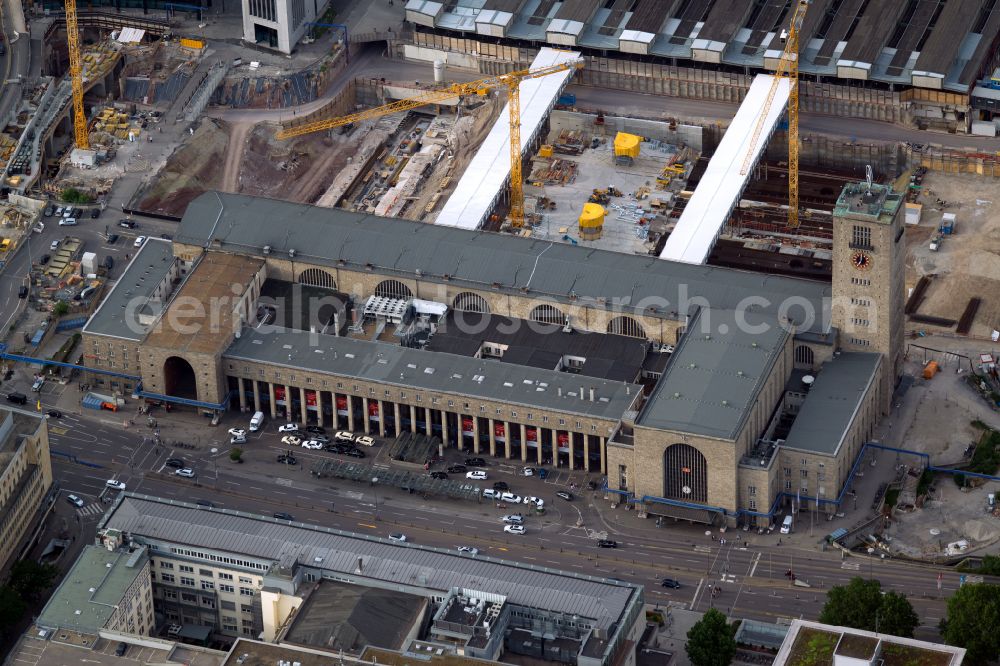 Stuttgart from above - Building of the main station of the railway and construction site for the development project Stuttgart 21 on place Arnulf-Klett-Platz in the district Stadtzentrum in Stuttgart in the state of Baden-Wurttemberg