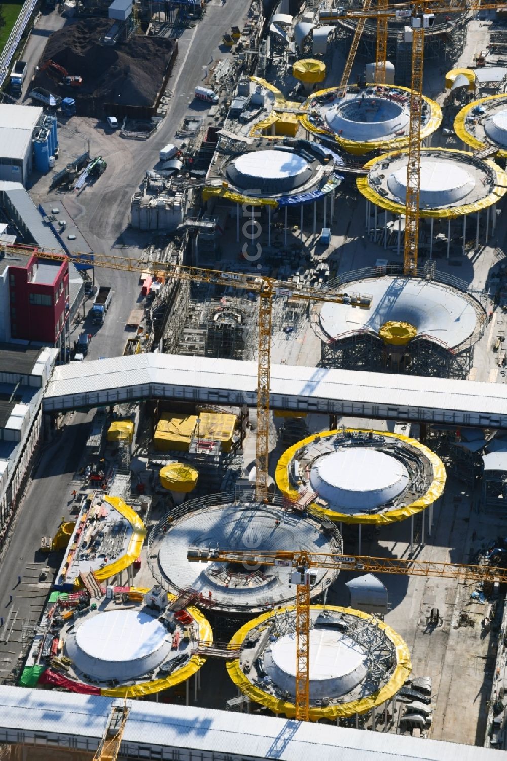 Stuttgart from the bird's eye view: Building of the main station of the railway and construction site for the development project Stuttgart 21 in Stuttgart in the state of Baden-Wurttemberg