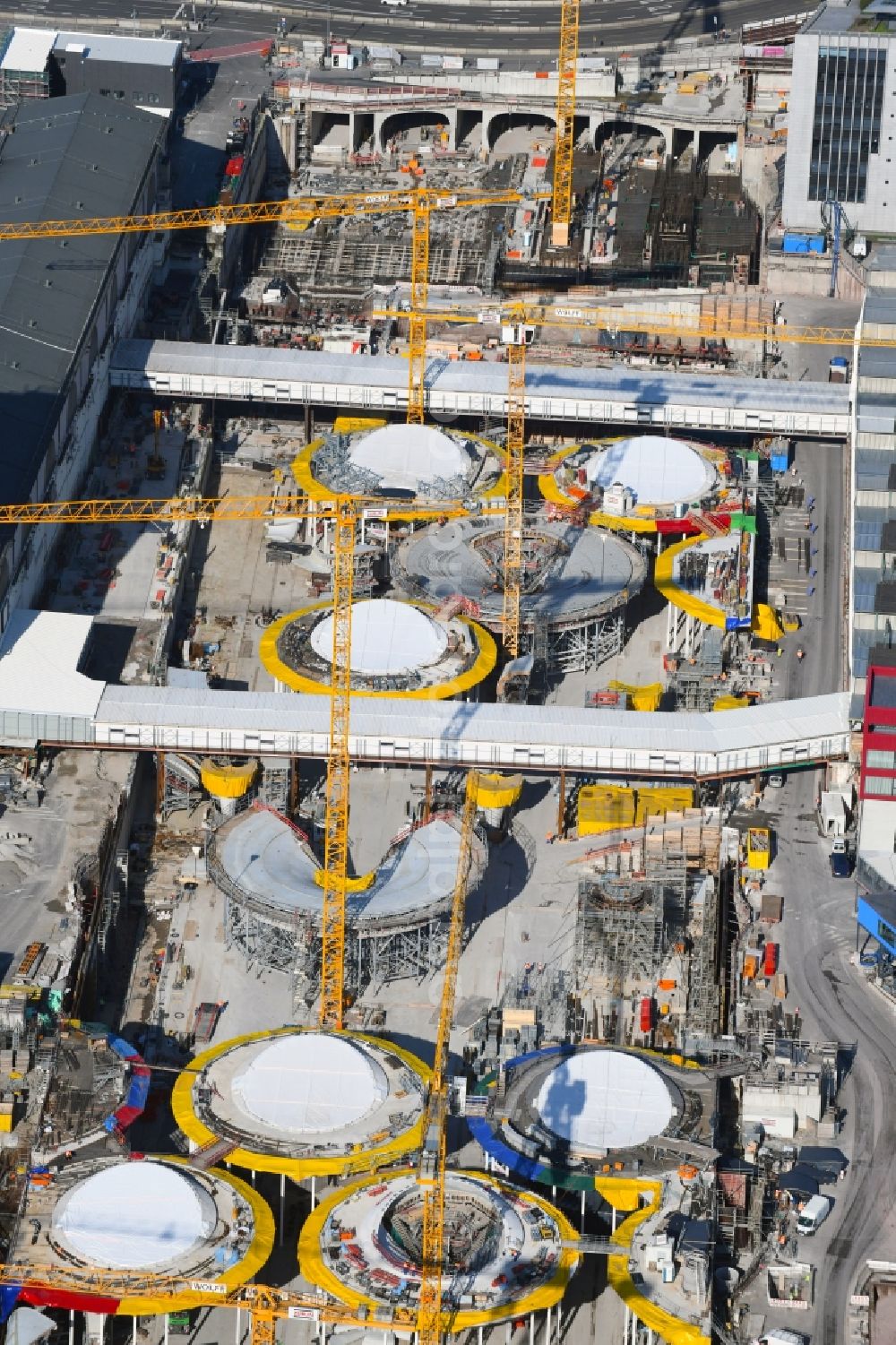 Stuttgart from the bird's eye view: Building of the main station of the railway and construction site for the development project Stuttgart 21 in Stuttgart in the state of Baden-Wurttemberg