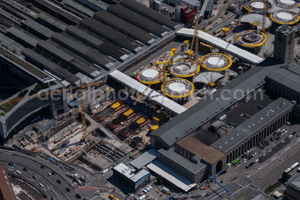 Stuttgart from above - Building of the main station of the railway and construction site for the development project Stuttgart 21 on place Arnulf-Klett-Platz in the district Stadtzentrum in Stuttgart in the state of Baden-Wurttemberg