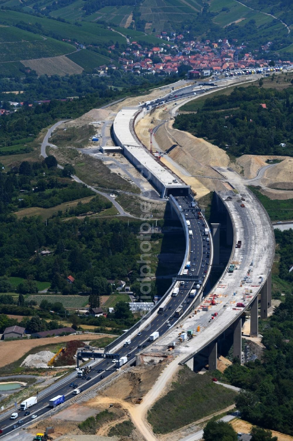 Aerial photograph Würzburg - Construction work at the Heidingsfeld valley bridge of the federal motorway A3 in the South of Wuerzburg in the state of Bavaria