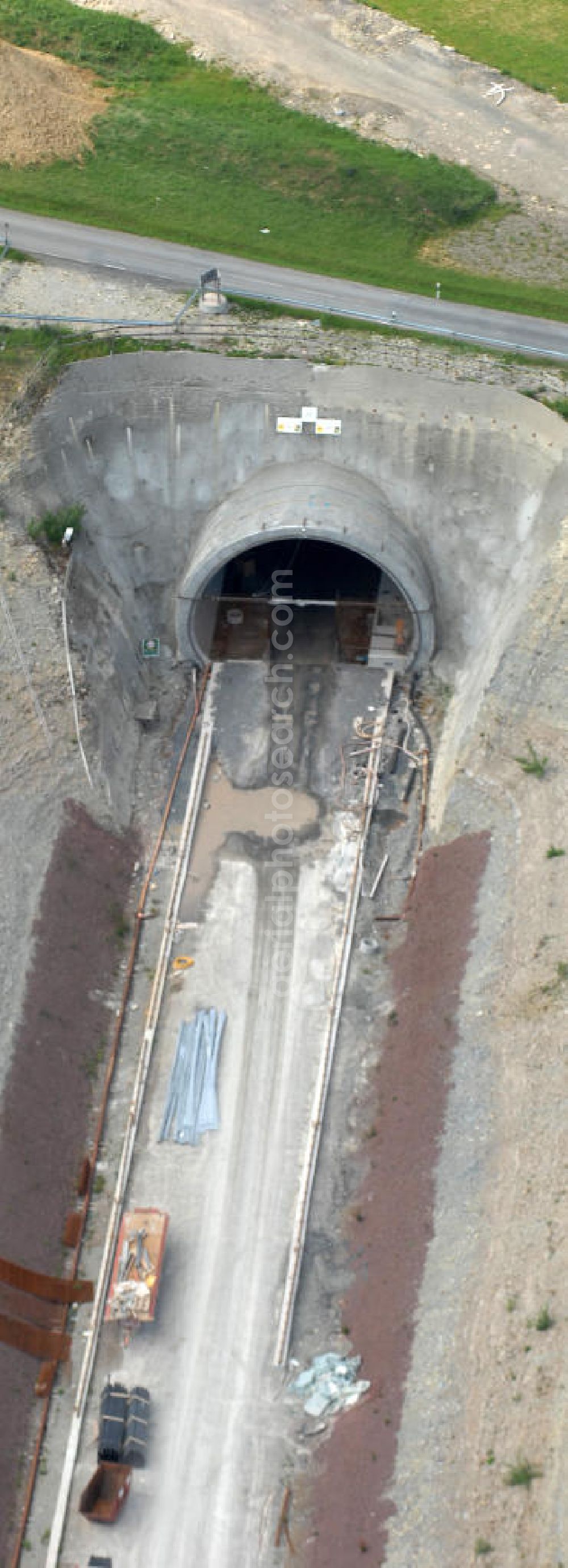 Aerial photograph Theuern - Blick auf die Bauarbeiten am Tunnel- Baumleite in Süd- Thüringen, einem Tunnelbau-Bauprojekt der ALPINE BeMo Tunnelling GmbH. Der Eisenbahntunnel entsteht im Rahmen des Verkehrsprojekt Deutsche Einheit (VDE) Nr. 8 innerhalb der ICE - Neubaustrecke Nürnberg–Erfurt–Leipzig der Deutschen Bahn. View of the construction of the tunnel Baumleite in southern Thuringia, a tunnel-construction project of the ALPINE Bemo Tunnelling Ltd.