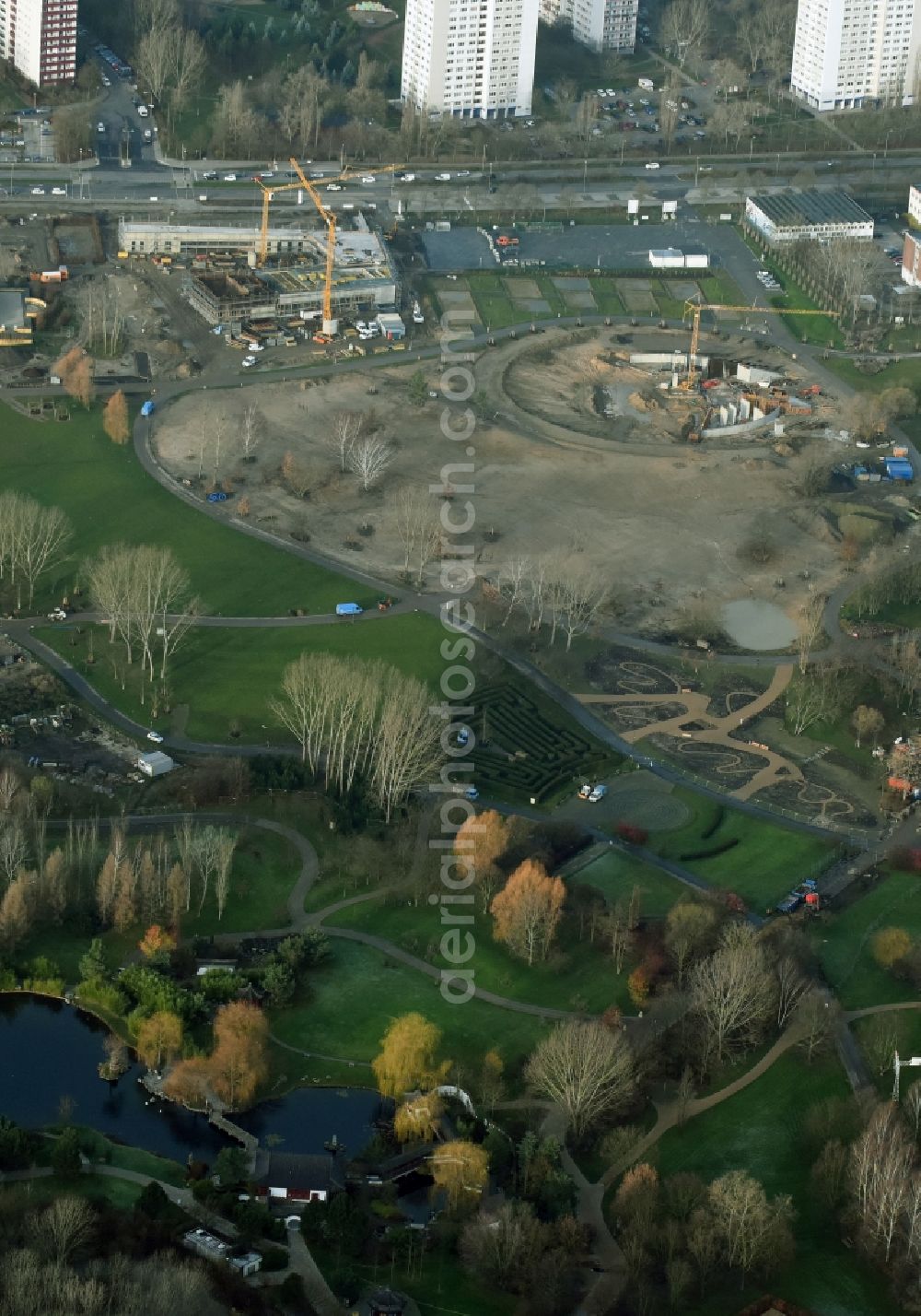 Aerial photograph Berlin - Construction work for the visitor's centre at the main entrance of the IGA 2017 in the district of Marzahn-Hellersdorf in Berlin. The heart of the International gerden exibition will be the Gaerten der Welt. The visitor's centre is being built near the main entrance on Blumberger Damm