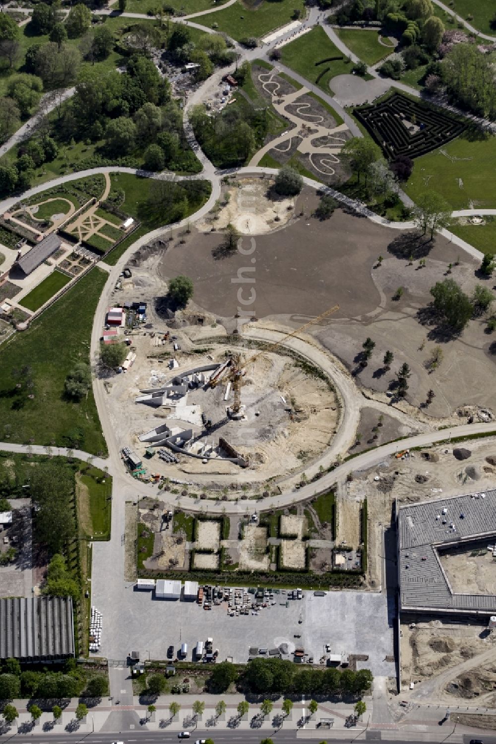 Berlin from the bird's eye view: Construction work for the visitor's centre at the main entrance of the IGA 2017 in the district of Marzahn-Hellersdorf in Berlin. The heart of the International garden exibition will be the Gaerten der Welt