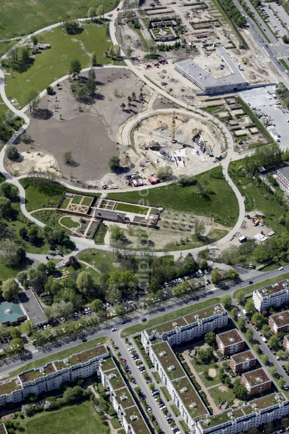 Berlin from the bird's eye view: Construction work for the visitor's centre at the main entrance on Blumberger Damm of the IGA 2017 in the district of Marzahn-Hellersdorf in Berlin. The heart of the International gerden exibition will be the Gaerten der Welt. The visitor's centre is being built near the main entrance on Blumberger Damm