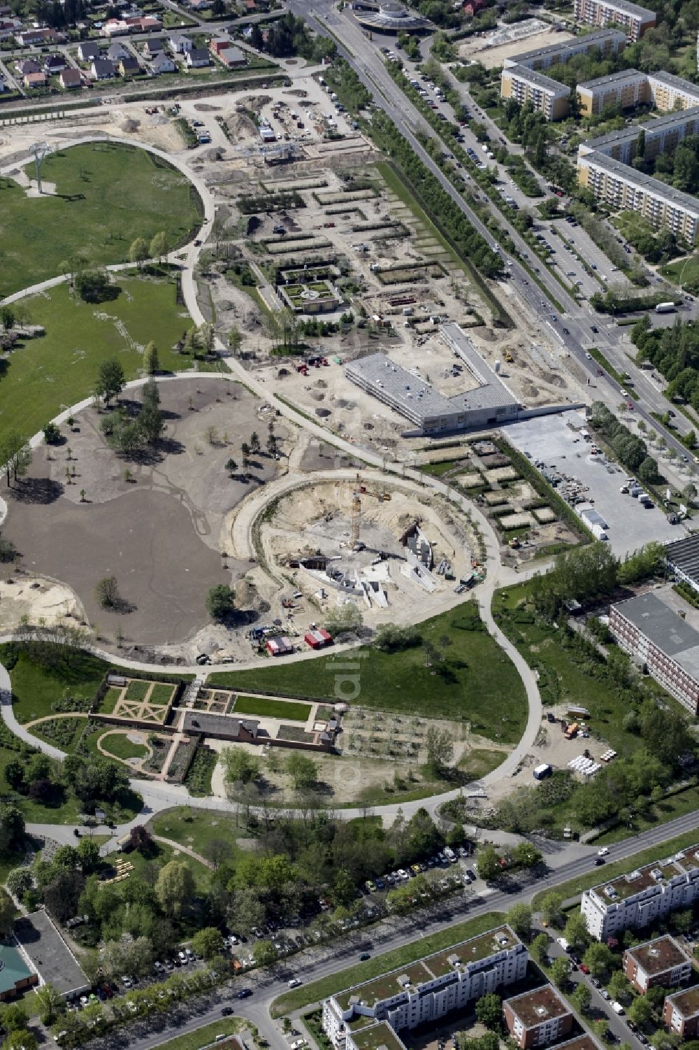 Aerial image Berlin - Construction work for the visitor's centre at the main entrance on Blumberger Damm of the IGA 2017 in the district of Marzahn-Hellersdorf in Berlin. The heart of the International gerden exibition will be the Gaerten der Welt. The visitor's centre is being built near the main entrance on Blumberger Damm