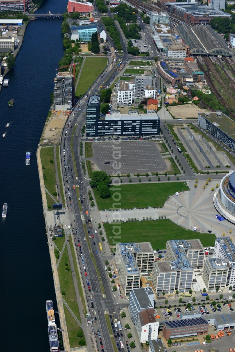 Aerial image Berlin - Monument East Side Gallery of the mill on the River Spree in Berlin - Friedrichshain