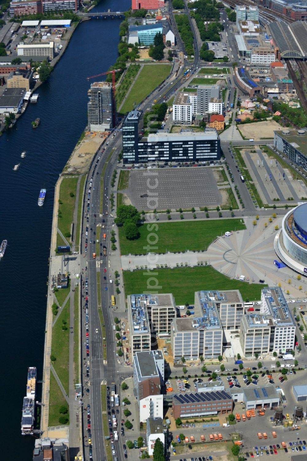 Aerial photograph Berlin - Monument East Side Gallery of the mill on the River Spree in Berlin - Friedrichshain