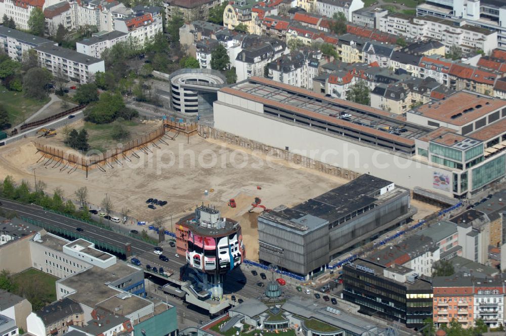 Aerial image Berlin - Blick auf das Baufeld Einkaufszentrum Boulevard Berlin. Das Baufeld wird im Osten durch die Schlossstraße, im Süden durch die Schildhornstraße, im Westen durch die Lepsius- straße bzw. den Harry-Breslau-Park und im Norden durch die Markelstraße begrenzt. Das ehemalige Wertheimgebäude steht unter Denkmalschutz. Daher sind Teile der Baukonstruktion und der Fassade zu erhalten und in das geplante Ensemble zu integrieren. Ausführendes Bauunternehmen ist die BAM Deutschland.