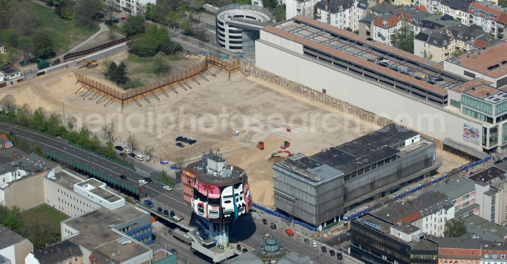 Berlin from the bird's eye view: Blick auf das Baufeld Einkaufszentrum Boulevard Berlin. Das Baufeld wird im Osten durch die Schlossstraße, im Süden durch die Schildhornstraße, im Westen durch die Lepsius- straße bzw. den Harry-Breslau-Park und im Norden durch die Markelstraße begrenzt. Das ehemalige Wertheimgebäude steht unter Denkmalschutz. Daher sind Teile der Baukonstruktion und der Fassade zu erhalten und in das geplante Ensemble zu integrieren. Ausführendes Bauunternehmen ist die BAM Deutschland.