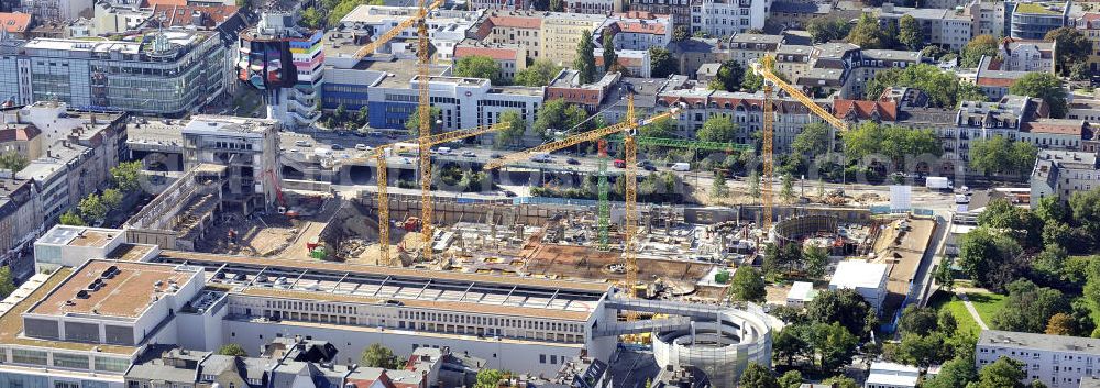 Aerial photograph Berlin - Blick auf das Baufeld Einkaufszentrum Boulevard Berlin. Das Baufeld wird im Osten durch die Schlossstraße, im Süden durch die Schildhornstraße, im Westen durch die Lepsius- straße bzw. den Harry-Breslau-Park und im Norden durch die Markelstraße begrenzt. Das ehemalige Wertheimgebäude steht unter Denkmalschutz. Daher sind Teile der Baukonstruktion und der Fassade zu erhalten und in das geplante Ensemble zu integrieren. Ausführendes Bauunternehmen ist die BAM Deutschland.