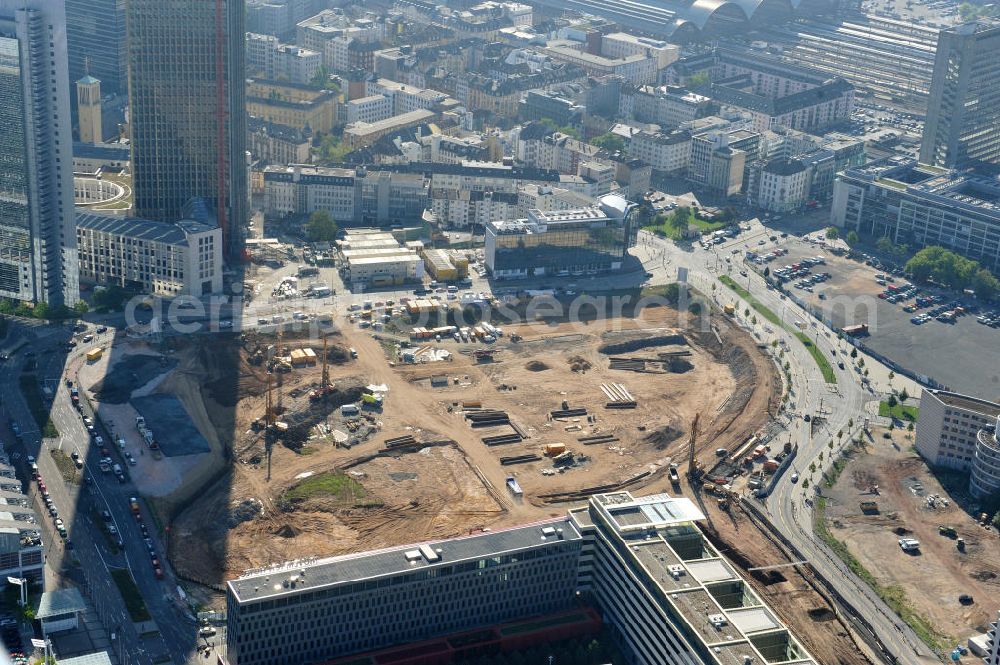 Frankfurt am Main from the bird's eye view: Baufeld des künftigen Gebäudekomplex Skyline Plaza auf dem Gelände des ehemaligen Frankfurter Hauptgüterbahnhofs im Stadtteil Gallus und Teil des Neubaugebiets Europaviertel. Bauherr ist die CA IMMO Deutschland (formals Vivico Real Estate) mit der ECE Projektmanagement GmbH. Das Ensemble soll ein Einkaufs- und Freizeitzentrum, ein von der Messegesellschaft betriebenes Kongresszentrum, ein Hotel- und ein Bürohochhaus beinhalten.