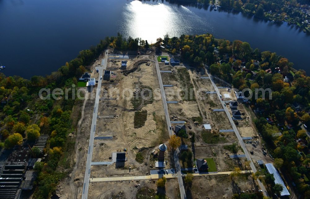 Königs Wusterhausen from the bird's eye view: Construction site of the future residential area Koenigsufer on the banks of Zernsee on Wustroweg in Koenigs Wusterhausen in Brandenburg