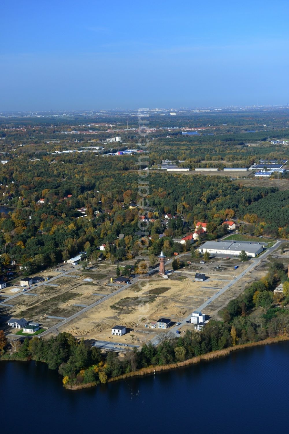 Königs Wusterhausen from above - Construction site of the future residential area Koenigsufer on the banks of Zernsee on Wustroweg in Koenigs Wusterhausen in Brandenburg