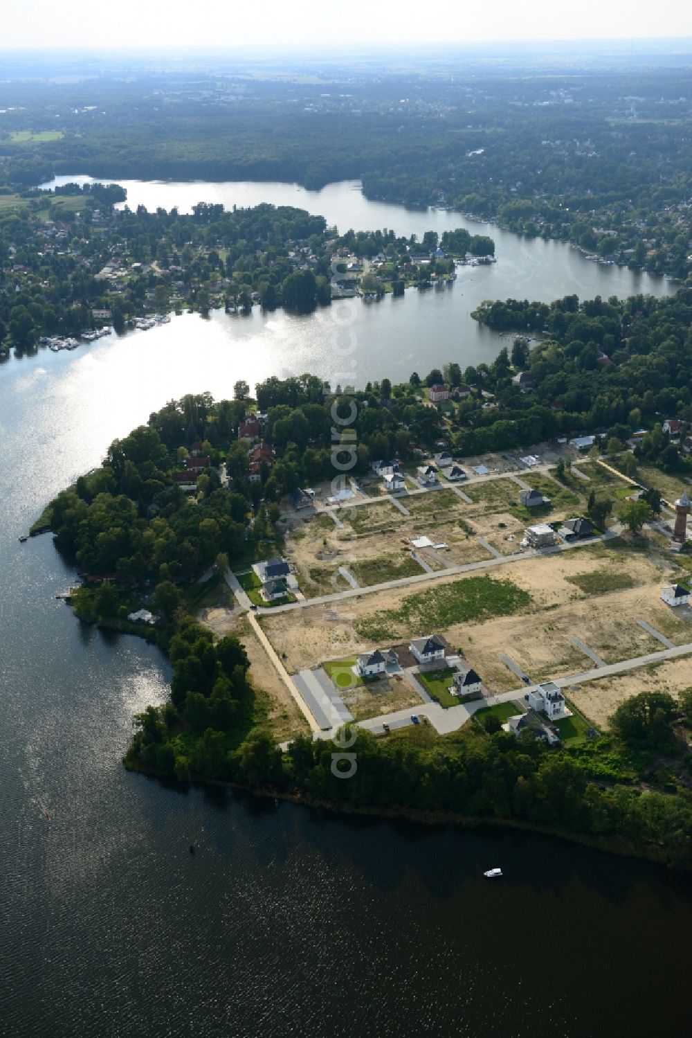 Königs Wusterhausen from above - Construction site of the future residential area Koenigsufer on the banks of Zernsee on Wustroweg in Koenigs Wusterhausen in Brandenburg