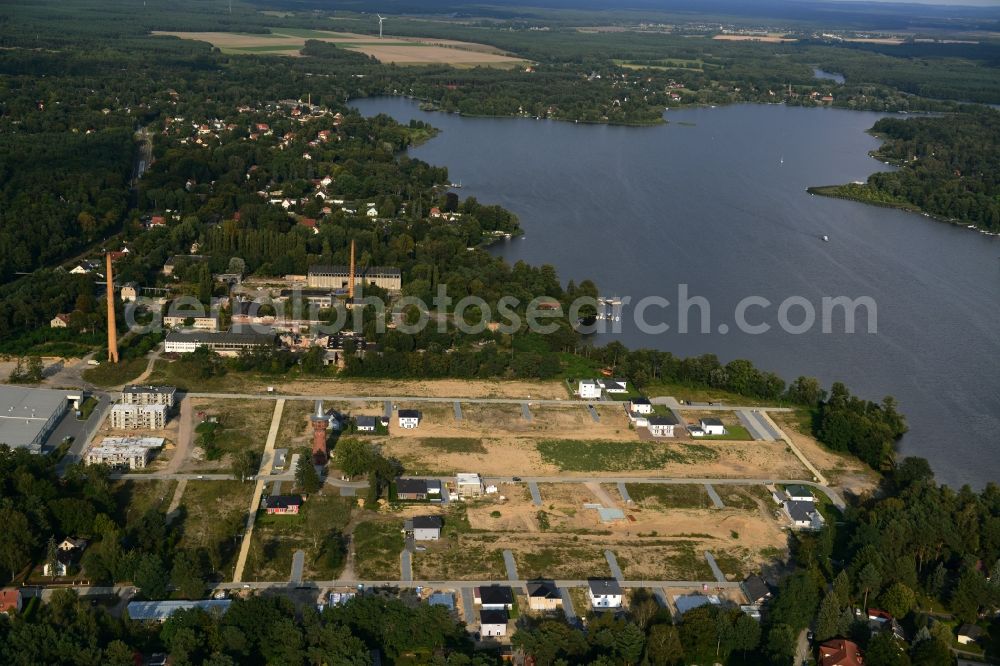 Aerial photograph Königs Wusterhausen - Construction site of the future residential area Koenigsufer on the banks of Zernsee on Wustroweg in Koenigs Wusterhausen in Brandenburg