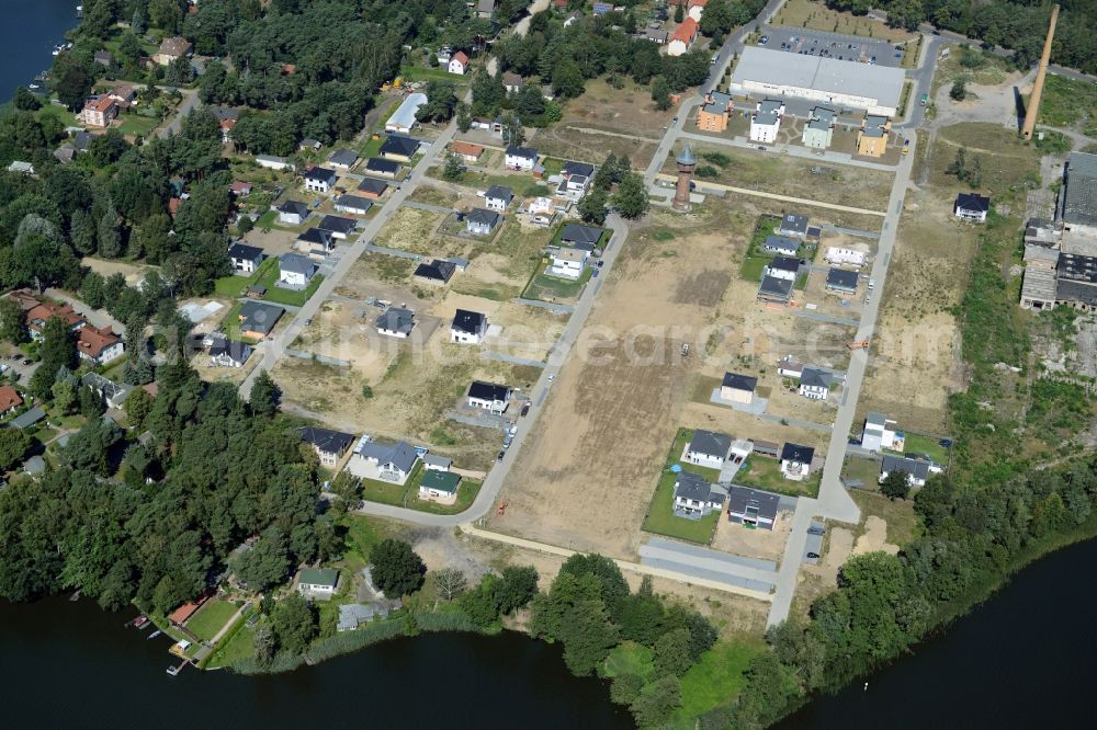 Königs Wusterhausen from above - Construction site of the future residential area Koenigsufer on the banks of Zernsee on Wustroweg in Koenigs Wusterhausen in Brandenburg