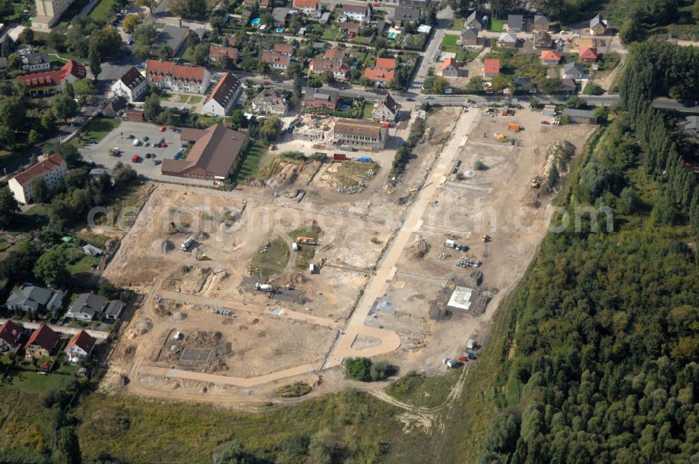 Aerial photograph Berlin - Blick auf die Baugrundstücke in Wartenberg Berlin-Hohenschönhausen. Das Bauvorhaben Wartenberger Luch ensteht auf der beräumten Fläche der einstigen DDR-Vorzeige LPG 1. Mai in Wartenberg. Die in Liquidation befindliche Landwirtschaftliche Produktionsgenossenschaft wurde 1953 durch den Zusammenschluss von 45 Gärtnern, Bauern und Landarbeitern gegründet.