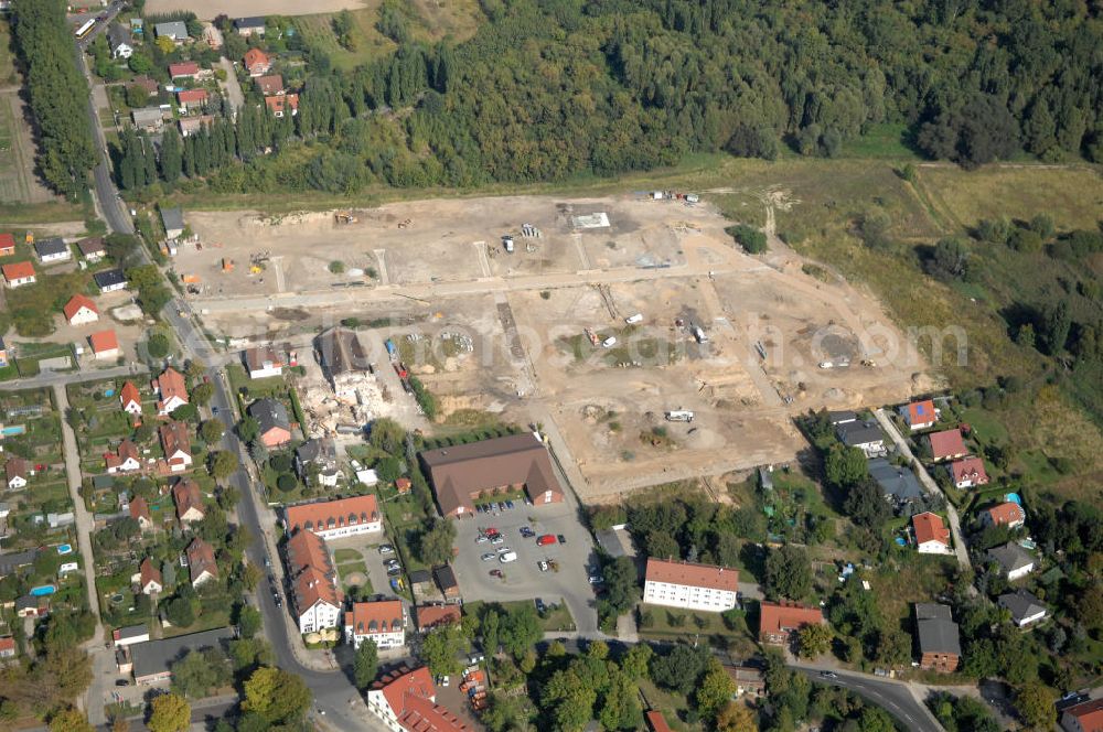 Aerial image Berlin - Blick auf die Baugrundstücke in Wartenberg Berlin-Hohenschönhausen. Das Bauvorhaben Wartenberger Luch ensteht auf der beräumten Fläche der einstigen DDR-Vorzeige LPG 1. Mai in Wartenberg. Die in Liquidation befindliche Landwirtschaftliche Produktionsgenossenschaft wurde 1953 durch den Zusammenschluss von 45 Gärtnern, Bauern und Landarbeitern gegründet.