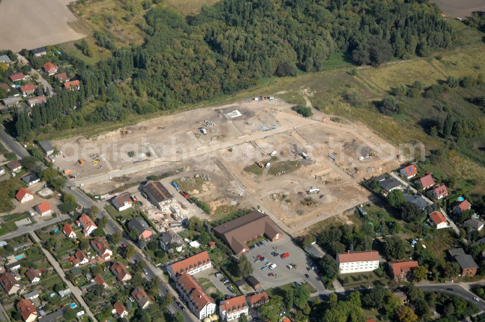 Aerial photograph Berlin - Blick auf die Baugrundstücke in Wartenberg Berlin-Hohenschönhausen. Das Bauvorhaben Wartenberger Luch ensteht auf der beräumten Fläche der einstigen DDR-Vorzeige LPG 1. Mai in Wartenberg. Die in Liquidation befindliche Landwirtschaftliche Produktionsgenossenschaft wurde 1953 durch den Zusammenschluss von 45 Gärtnern, Bauern und Landarbeitern gegründet.