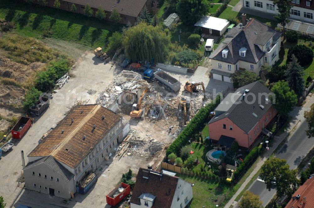 Aerial photograph Berlin - Blick auf die Baugrundstücke in Wartenberg Berlin-Hohenschönhausen. Das Bauvorhaben Wartenberger Luch ensteht auf der beräumten Fläche der einstigen DDR-Vorzeige LPG 1. Mai in Wartenberg. Die in Liquidation befindliche Landwirtschaftliche Produktionsgenossenschaft wurde 1953 durch den Zusammenschluss von 45 Gärtnern, Bauern und Landarbeitern gegründet.