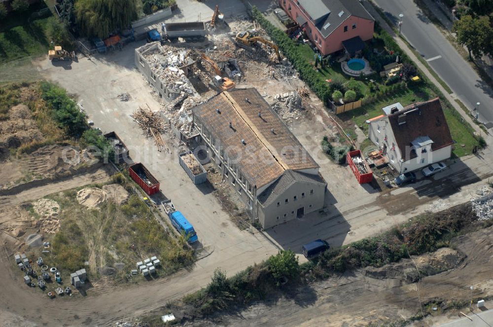 Aerial image Berlin - Blick auf die Baugrundstücke in Wartenberg Berlin-Hohenschönhausen. Das Bauvorhaben Wartenberger Luch ensteht auf der beräumten Fläche der einstigen DDR-Vorzeige LPG 1. Mai in Wartenberg. Die in Liquidation befindliche Landwirtschaftliche Produktionsgenossenschaft wurde 1953 durch den Zusammenschluss von 45 Gärtnern, Bauern und Landarbeitern gegründet.