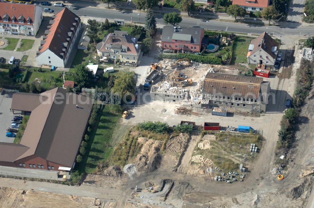 Berlin from above - Blick auf die Baugrundstücke in Wartenberg Berlin-Hohenschönhausen. Das Bauvorhaben Wartenberger Luch ensteht auf der beräumten Fläche der einstigen DDR-Vorzeige LPG 1. Mai in Wartenberg. Die in Liquidation befindliche Landwirtschaftliche Produktionsgenossenschaft wurde 1953 durch den Zusammenschluss von 45 Gärtnern, Bauern und Landarbeitern gegründet.