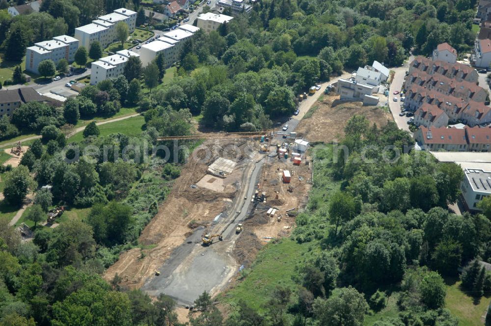 Bad Vilbel from the bird's eye view: Blick die Baustelle der Wohnanlage am Tannenweg der cds Wohnbau GmbH. In Waldrandlage entstehen hier mehrere Wohnneubauten durch die cds Wohnbau GmbH, einem Frankfurter Immobiliendienstleister. View the construction site of new development on Tannenweg. At the forest are several new residential buildings caused by the CDS Wohnbau GmbH, a Frankfurt real estate service providers.