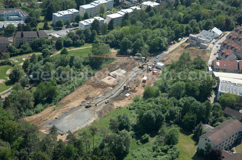 Aerial image Bad Vilbel - Blick die Baustelle der Wohnanlage am Tannenweg der cds Wohnbau GmbH. In Waldrandlage entstehen hier mehrere Wohnneubauten durch die cds Wohnbau GmbH, einem Frankfurter Immobiliendienstleister. View the construction site of new development on Tannenweg. At the forest are several new residential buildings caused by the CDS Wohnbau GmbH, a Frankfurt real estate service providers.