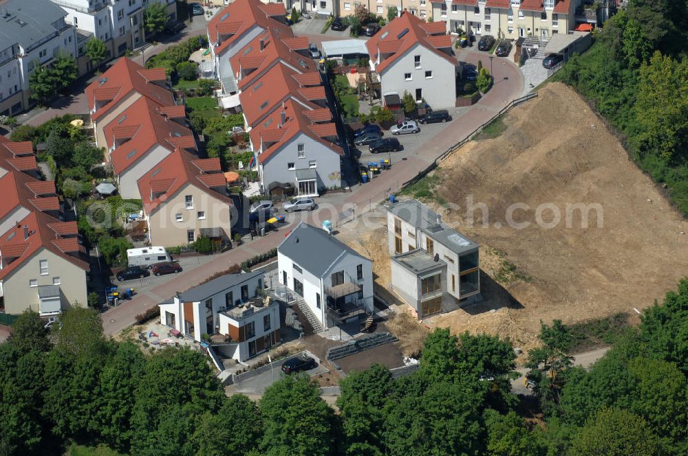 Aerial image Bad Vilbel - Blick die Baustelle der Wohnanlage am Tannenweg der cds Wohnbau GmbH. In Waldrandlage entstehen hier mehrere Wohnneubauten durch die cds Wohnbau GmbH, einem Frankfurter Immobiliendienstleister. View the construction site of new development on Tannenweg. At the forest are several new residential buildings caused by the CDS Wohnbau GmbH, a Frankfurt real estate service providers.