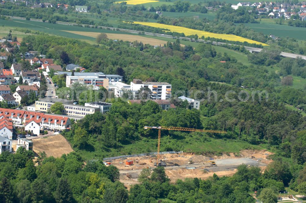 Aerial image Bad Vilbel - Blick die Baustelle der Wohnanlage am Tannenweg der cds Wohnbau GmbH. In Waldrandlage entstehen hier mehrere Wohnneubauten durch die cds Wohnbau GmbH, einem Frankfurter Immobiliendienstleister. View the construction site of new development on Tannenweg. At the forest are several new residential buildings caused by the CDS Wohnbau GmbH, a Frankfurt real estate service providers.