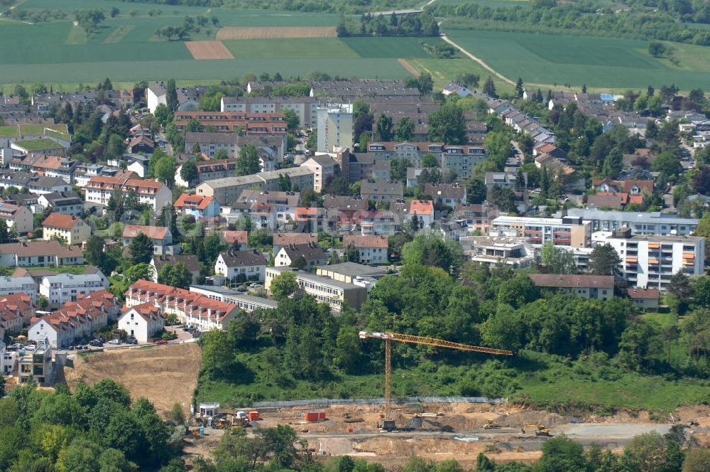 Aerial photograph Bad Vilbel - Blick die Baustelle der Wohnanlage am Tannenweg der cds Wohnbau GmbH. In Waldrandlage entstehen hier mehrere Wohnneubauten durch die cds Wohnbau GmbH, einem Frankfurter Immobiliendienstleister. View the construction site of new development on Tannenweg. At the forest are several new residential buildings caused by the CDS Wohnbau GmbH, a Frankfurt real estate service providers.