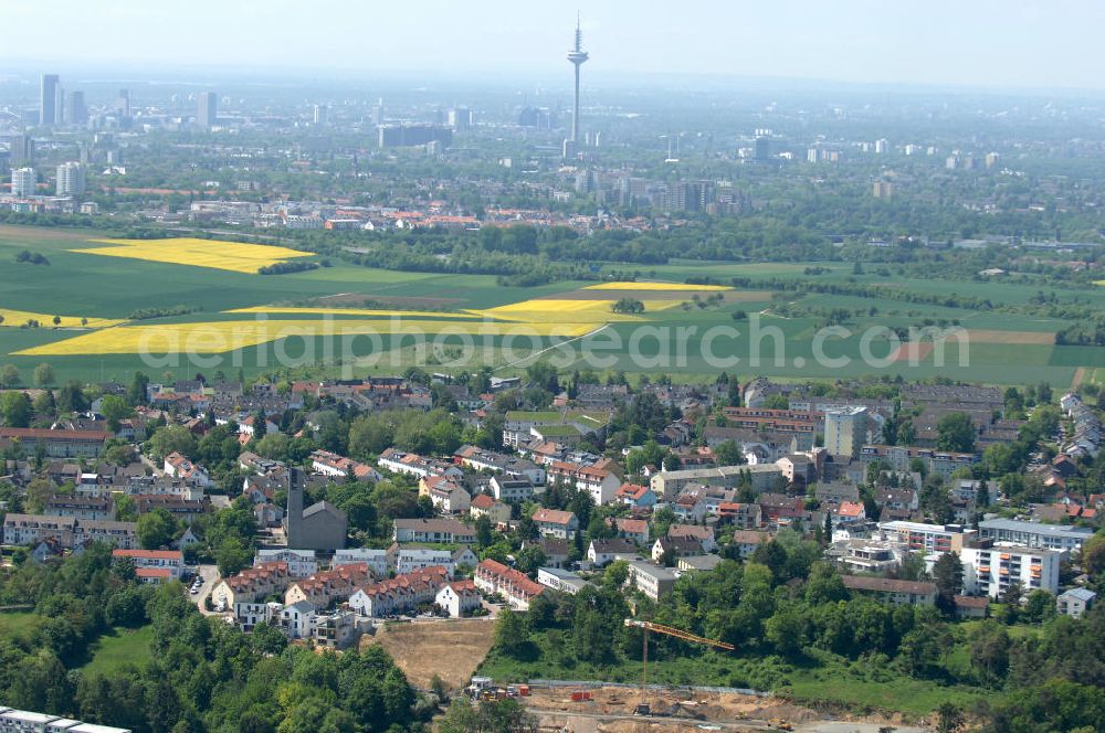 Bad Vilbel from the bird's eye view: Blick die Baustelle der Wohnanlage am Tannenweg der cds Wohnbau GmbH. In Waldrandlage entstehen hier mehrere Wohnneubauten durch die cds Wohnbau GmbH, einem Frankfurter Immobiliendienstleister. View the construction site of new development on Tannenweg. At the forest are several new residential buildings caused by the CDS Wohnbau GmbH, a Frankfurt real estate service providers.