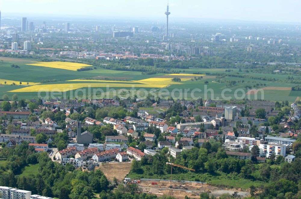 Aerial image Bad Vilbel - Blick die Baustelle der Wohnanlage am Tannenweg der cds Wohnbau GmbH. In Waldrandlage entstehen hier mehrere Wohnneubauten durch die cds Wohnbau GmbH, einem Frankfurter Immobiliendienstleister. View the construction site of new development on Tannenweg. At the forest are several new residential buildings caused by the CDS Wohnbau GmbH, a Frankfurt real estate service providers.