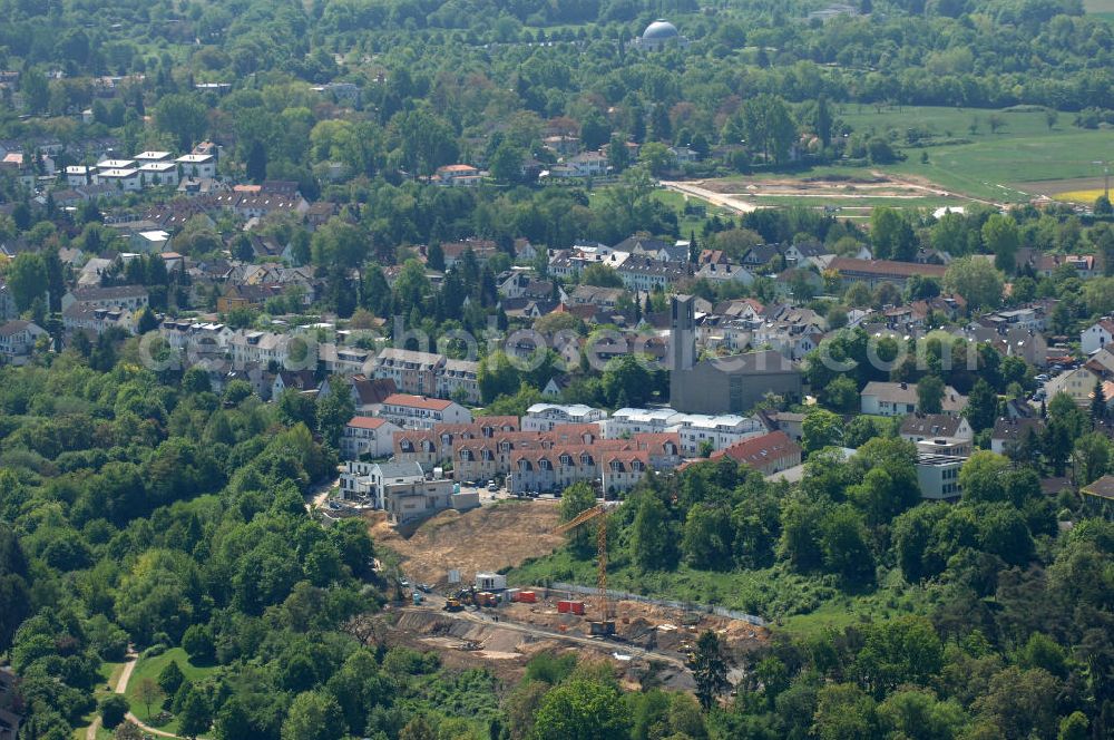 Aerial photograph Bad Vilbel - Blick die Baustelle der Wohnanlage am Tannenweg der cds Wohnbau GmbH. In Waldrandlage entstehen hier mehrere Wohnneubauten durch die cds Wohnbau GmbH, einem Frankfurter Immobiliendienstleister. View the construction site of new development on Tannenweg. At the forest are several new residential buildings caused by the CDS Wohnbau GmbH, a Frankfurt real estate service providers.