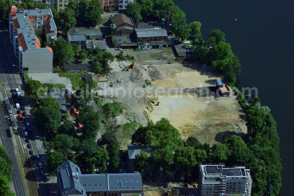 Aerial photograph Berlin Köpenick - Construction site for new residential construction of RESIDENTIAL QUARTER UFERKRONE at the riverside at Linden Street in Berlin Koepenick