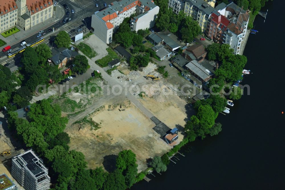 Berlin Köpenick from above - Construction site for new residential construction of RESIDENTIAL QUARTER UFERKRONE at the riverside at Linden Street in Berlin Koepenick