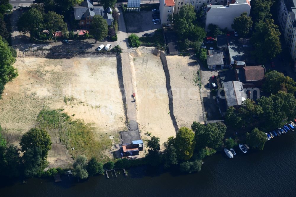 Berlin Köpenick from above - Construction site for new residential construction of RESIDENTIAL QUARTER UFERKRONE at the riverside at Linden Street in Berlin Koepenick