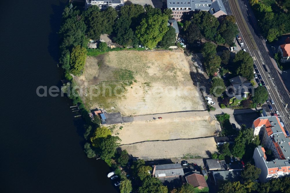 Berlin Köpenick from above - Construction site for new residential construction of RESIDENTIAL QUARTER UFERKRONE at the riverside at Linden Street in Berlin Koepenick