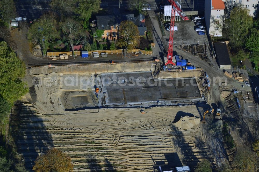 Berlin from above - Construction site for new residential construction of RESIDENTIAL QUARTER UFERKRONE at the riverside at Linden Street in Berlin Koepenick