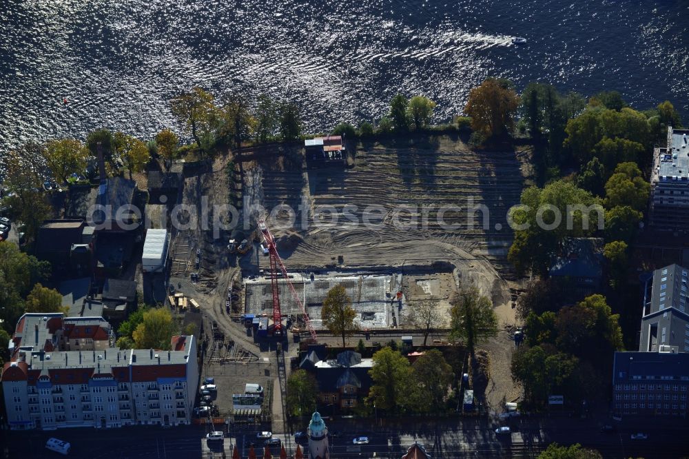 Aerial image Berlin - Construction site for new residential construction of RESIDENTIAL QUARTER UFERKRONE at the riverside at Linden Street in Berlin Koepenick