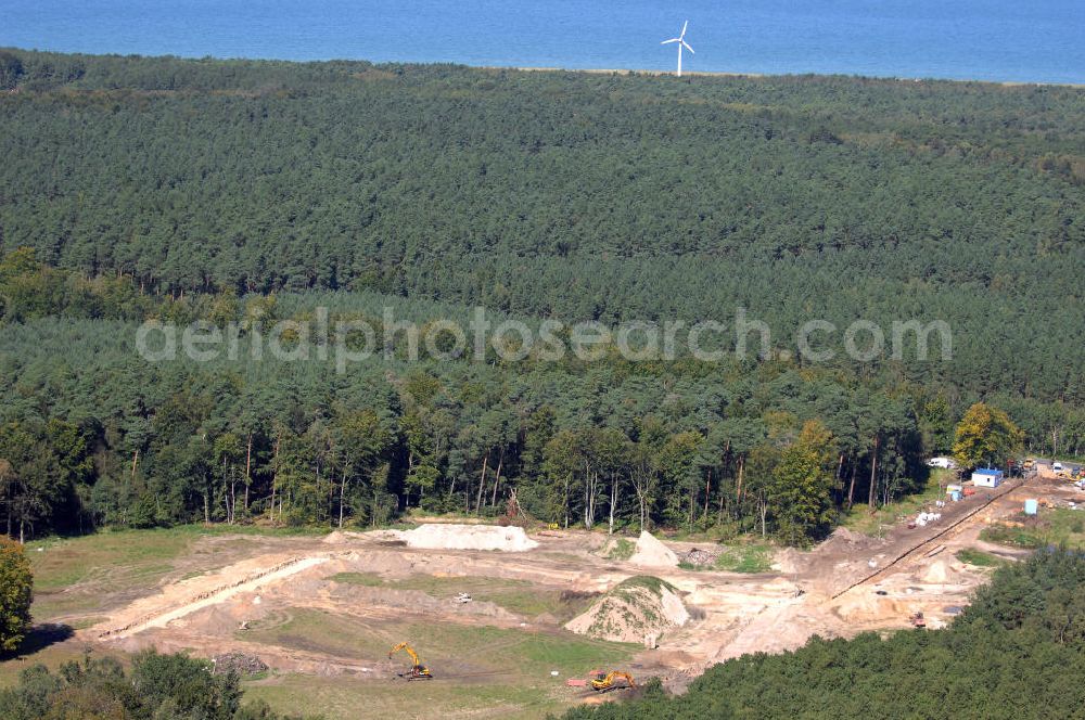 Aerial image Graal-Müritz - Blick auf das Baufeld zur Errichtung von Ferienwohnungen im Küstenwald, einem Wohngebiet der HAWO Bauträger KG in unmittelbarer Strandnähe. Die ehemalige Militärliegenschaft der DDR-Armee NVA ist ein Musterprojekt für Konversion in der Region.