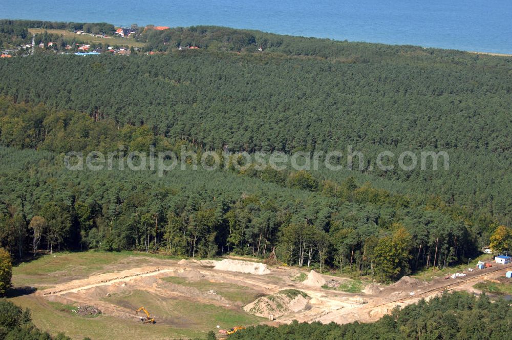 Graal-Müritz from above - Blick auf das Baufeld zur Errichtung von Ferienwohnungen im Küstenwald, einem Wohngebiet der HAWO Bauträger KG in unmittelbarer Strandnähe. Die ehemalige Militärliegenschaft der DDR-Armee NVA ist ein Musterprojekt für Konversion in der Region.