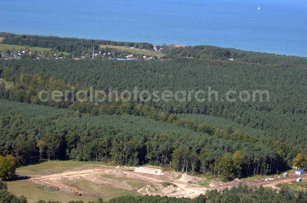 Aerial image Graal-Müritz - Blick auf das Baufeld zur Errichtung von Ferienwohnungen im Küstenwald, einem Wohngebiet der HAWO Bauträger KG in unmittelbarer Strandnähe. Die ehemalige Militärliegenschaft der DDR-Armee NVA ist ein Musterprojekt für Konversion in der Region.