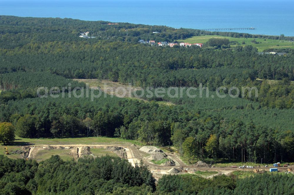 Aerial image Graal-Müritz - Blick auf das Baufeld zur Errichtung von Ferienwohnungen im Küstenwald, einem Wohngebiet der HAWO Bauträger KG in unmittelbarer Strandnähe. Die ehemalige Militärliegenschaft der DDR-Armee NVA ist ein Musterprojekt für Konversion in der Region.